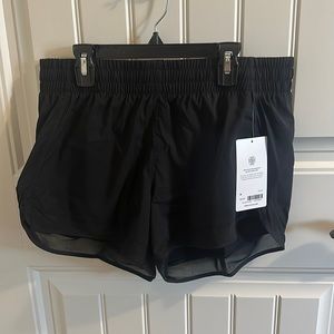 Athleta Mesh Racer Run short 4”- women’s black- Medium with tags